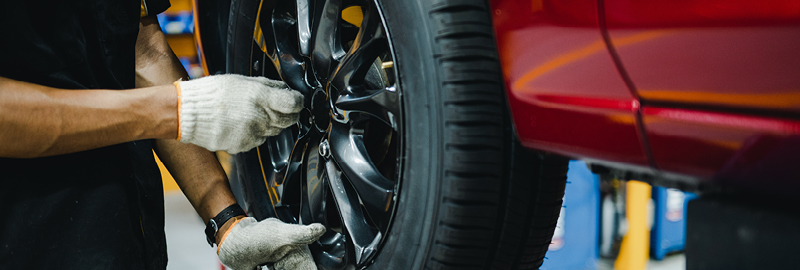 FINAL_inspecting_tires-Web_Banner_800x350_r2